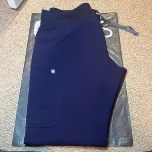 BRAND NEW, NEVER WORN: Figs Kade Cargo Scrub Pants, Navy, Size Large